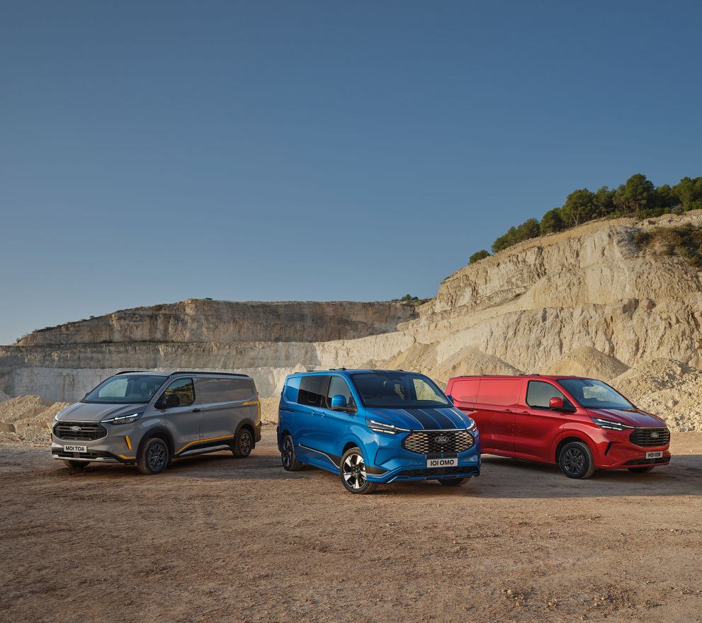 Ford It Range Transit Custom 21X9 2160X925 Three Cars